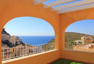 Новые апартаменты с панорамными видами на море в Кумбре дель Соль (Аликанте)